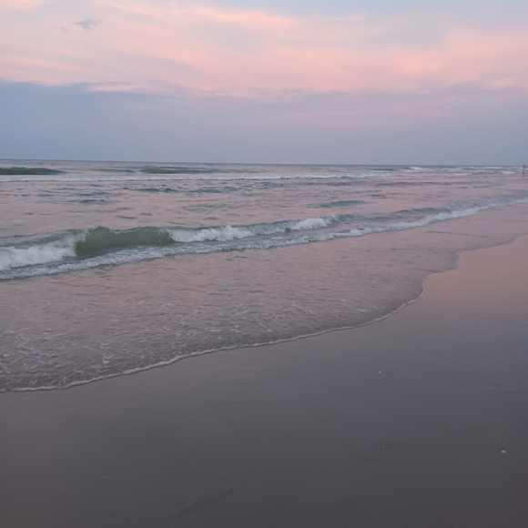 Meet your Posher, Stephanie - Picture 2 of 2